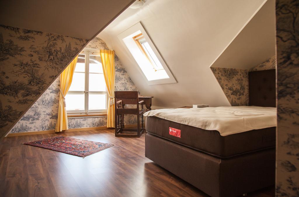 Hotel Les Vieux Toits Neuchatel Bagian luar foto
