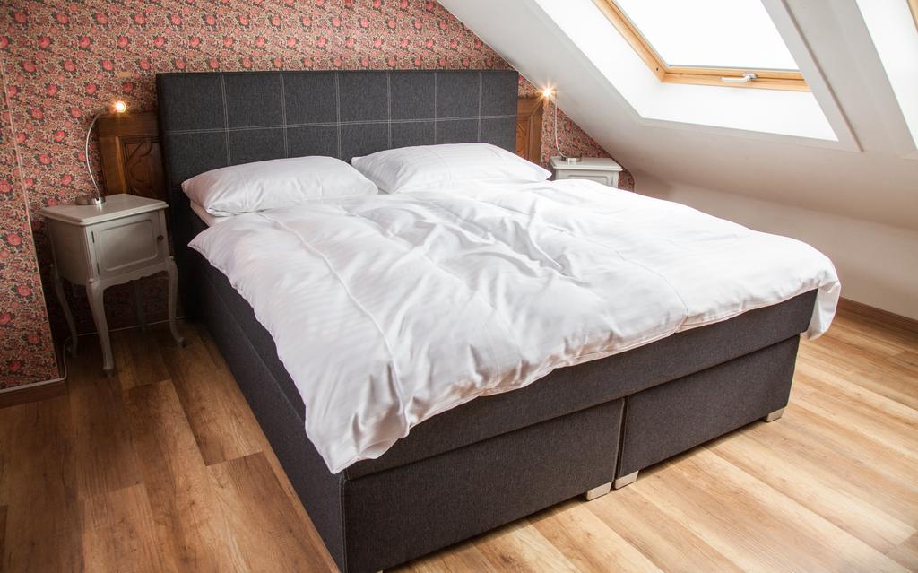 Hotel Les Vieux Toits Neuchatel Bagian luar foto