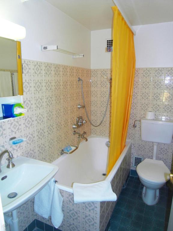 Hotel Les Vieux Toits Neuchatel Ruang foto